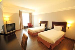 Postel nebo postele na pokoji v ubytování Grand Kampar Hotel