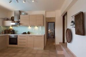 A kitchen or kitchenette at Studio Thea - Roxan Residence