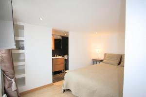 a bedroom with a bed and a bathroom with a sink at Superbe Appartement in Paris