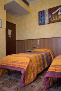 Un pat sau paturi într-o cameră la Albergo Etrusco