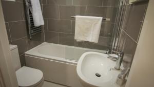 Bathroom sa UR City Pad - Richmond Apartments