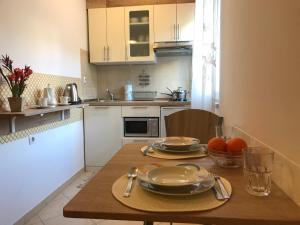 Kuchyň nebo kuchyňský kout v ubytování Apartments Znjan