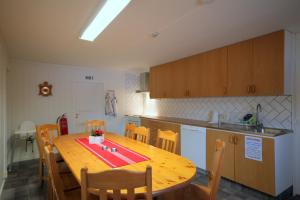Kuchyň nebo kuchyňský kout v ubytování Idrefjällens Sport Hostel