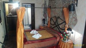 Postel nebo postele na pokoji v ubytování Antica Corte dei Principi Charming Rooms