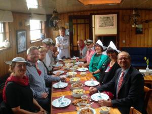 Un restaurante u otro lugar para comer en Hotelschip 'Ali-B2'