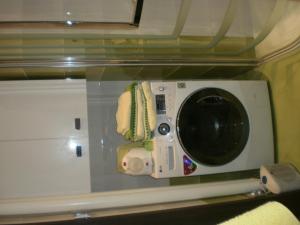 ブルノにあるAKI - 2 +KKのガラス製の洗濯機