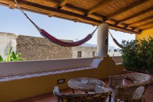 En balkon eller terrasse på Hotel Arcangelo - Salina