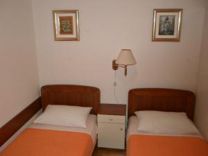 Postel nebo postele na pokoji v ubytování Apartments Znjan