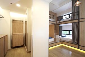 Postel nebo postele na pokoji v ubytování Lub d Manila Makati - Central Makati, Near Nightlife