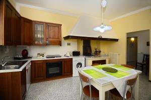 Kuchyň nebo kuchyňský kout v ubytování Residenza Savonarola Luxury Apartment