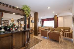 A seating area at Hotel Iceberg Bansko
