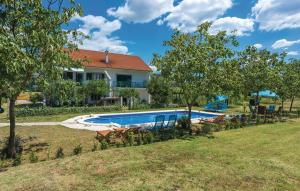 Piscina a Holiday Home Ruzic o a prop