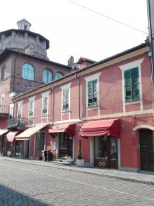 Budova, kde se apartmán nachází + 16 fotografií
