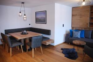 a living room with a table and a couch at Ferienwohnung Lederer in Fieberbrunn
