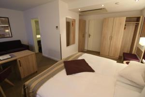 Postel nebo postele na pokoji v ubytování Hotel zum Adler - Superior