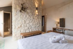 Postel nebo postele na pokoji v ubytování NINON Dubrovnik - Adults Only + 37 fotografií