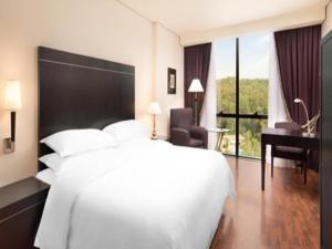 Postel nebo postele na pokoji v ubytování Mak Albania Hotel