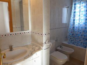 Kúpeľňa v ubytovaní Rentalmar Villa California