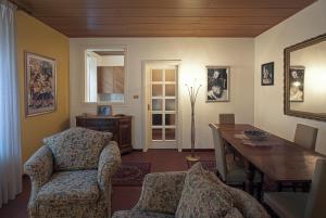 a living room with a dining room table and chairs at Il Gattopardo in Cividale del Friuli