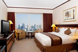 Postel nebo postele na pokoji v ubytování Corniche Hotel Sharjah