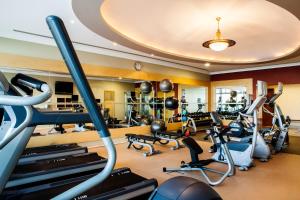 Fitness centrum a/nebo fitness zařízení v ubytování Corniche Hotel Sharjah