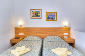 Postel nebo postele na pokoji v ubytování Matina Pefkos Aparthotel