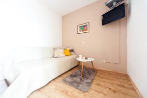 Ένα ή περισσότερα κρεβάτια σε δωμάτιο στο Apartments & Rooms Tina Drazica