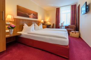 Postel nebo postele na pokoji v ubytování Hotel Vis à vis + 37 fotografií