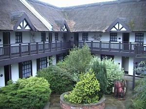 Foto da galeria de Guy's Thatched Hamlet em Barton