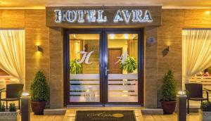 a hotel entrance with a sign that reads hotel aza at Hotel Avra in Perea