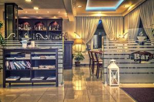 a room with a store with a table and chairs at Hotel Avra in Perea