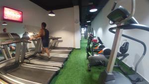 Spordikeskus ja/või sportimisvõimalused majutusasutuses Cross Health Spa Center