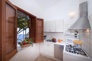 A kitchen or kitchenette at Pagliarulo Complex by AMALFIVACATION