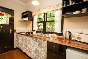 
A kitchen or kitchenette at Merrow Cottages - Forest Edge
