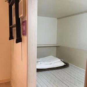 Postel nebo postele na pokoji v ubytování 1 Night 1980 Hostel Tokyo Asakusa Simple Stay