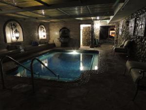 Bazén v ubytování Tuscan Springs Hotel & Spa nebo v jeho okolí