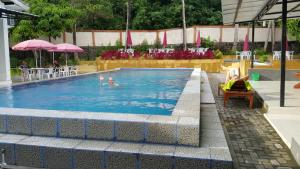 a person swimming in a swimming pool at Jo Homestay in Selong Belanak