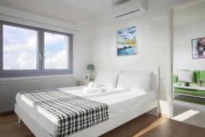Кровать или кровати в номере Myrtiana Apartments
