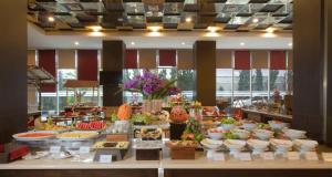 Makanan di atau di tempat lain dekat hotel