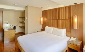 Voodi või voodid majutusasutuse Guide Hotel Taipei Bade toas