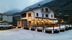 Výhľad na hory alebo výhľad na hory priamo z of the bed and breakfast