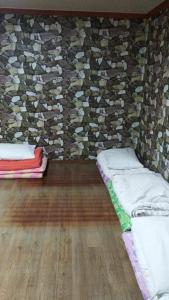 Ein Bett oder Betten in einem Zimmer der Unterkunft Gumi A Motel