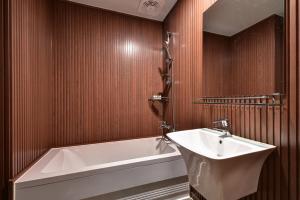 Koupelna v ubytování Sea Moon Tourist Hotel + 37 fotografií