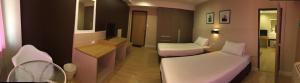 Ein Sitzbereich in der Unterkunft Srivichai Hotel