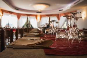 a long table with wine glasses and napkins on it at Albergo Etrusco in Calusco dʼAdda