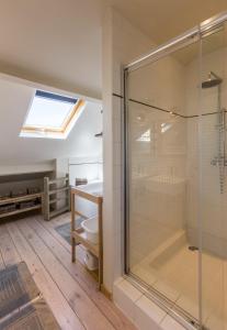 a bathroom with a glass shower and a toilet at Le Coeur des Choses in Escalles