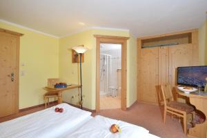 Łóżko lub łóżka w pokoju w obiekcie Pension und Apartments Landhaus Marie
