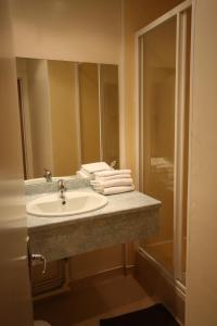 Fotografie z fotogalerie ubytování Logis Hotel L'ange Couronne v destinaci Belleville-sur-Saone
