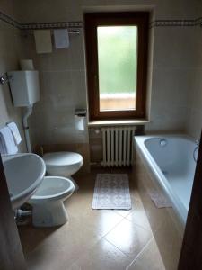 Koupelna v ubytování Lamirì