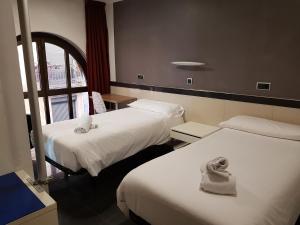 Krevet ili kreveti u jedinici u okviru objekta Hostal Levante Barcelona